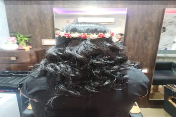 Liza's Golden Touch Ladies Beauty Parlour
