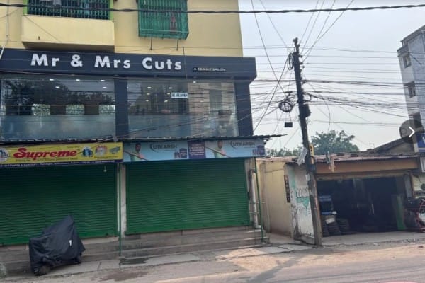 Mr and Mrs Cuts A Family Salon