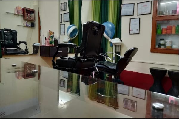 ARSHI LADIES BEAUTY PARLOUR AND MAKE UP STUDIO