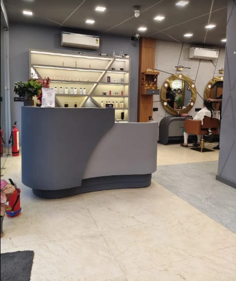 Maroon International Unisex Salon