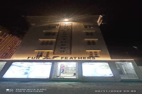 FUR O FEATHERS