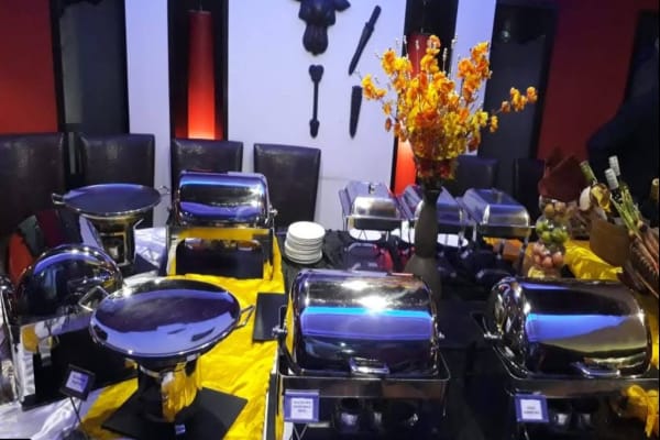 Red kitchen and lounge