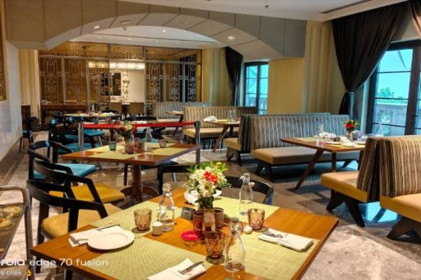 Food & Restaurant