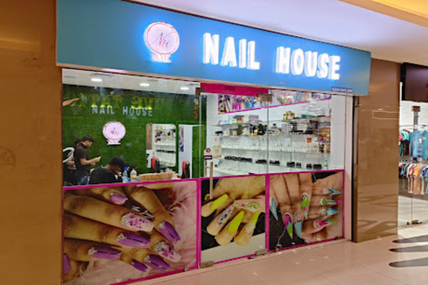 NAIL HOUSE