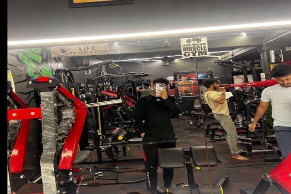 LIFE THE FITNESS STUDIO