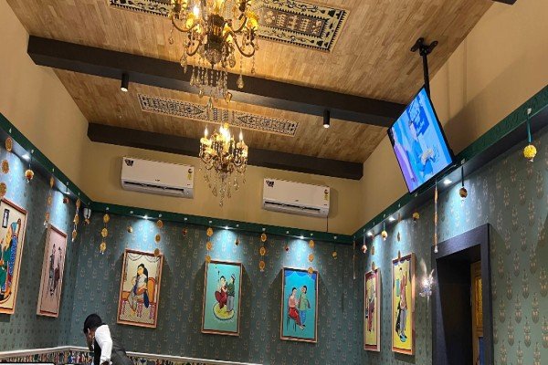 Oasis Restaurant and Bar